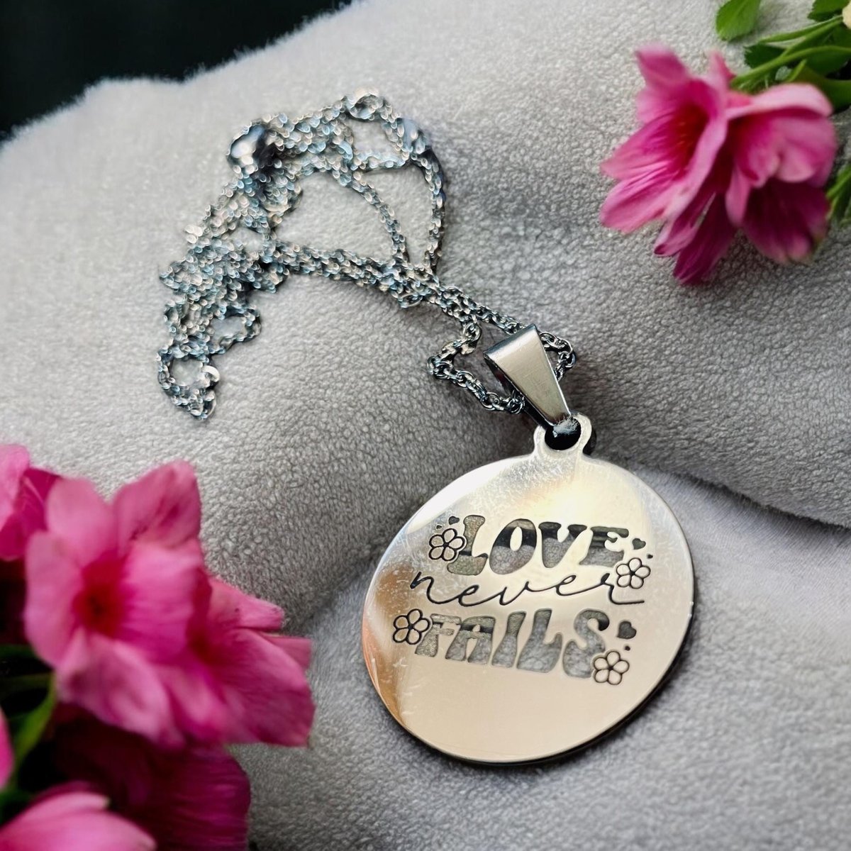 Custom Round Engraved Women's Necklace Stainless Steel Jewelry Gift for Her Daughter Mom Girlfriend Love Never Fails Boho